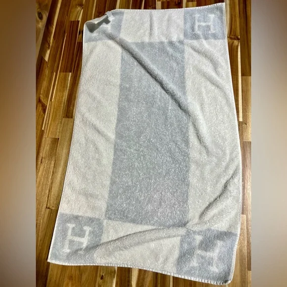 Hermes Avalon Hand towel 100% Authentic - Picture 2 of 7
